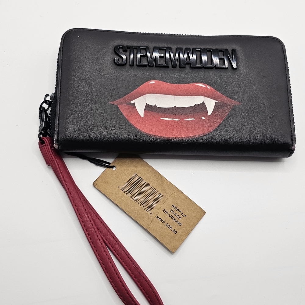 Steve Madden Vampire Lips Zip Around Wristlet Wallet. 